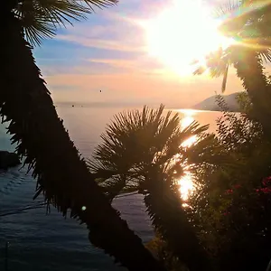 camogli-golfo-paradiso-la-casa-del-comandante.hotelitalianriviera.com/