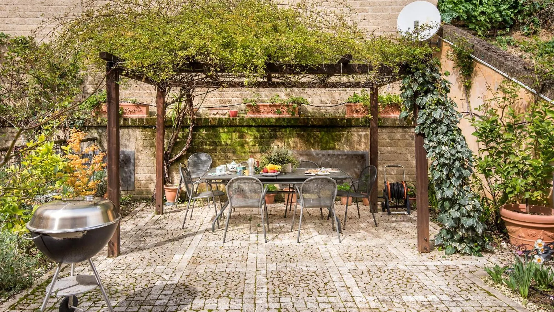 Secret Garden Siena Villa 0*,
